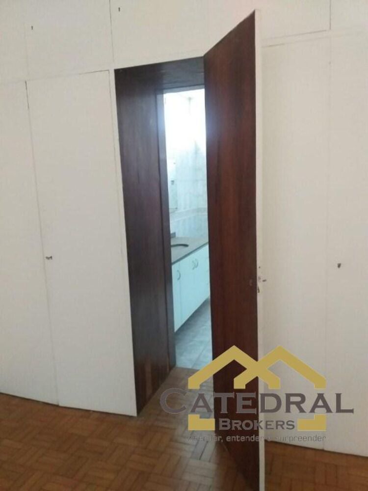 Casa Comercial à venda com 3 quartos, 347m² - Foto 4