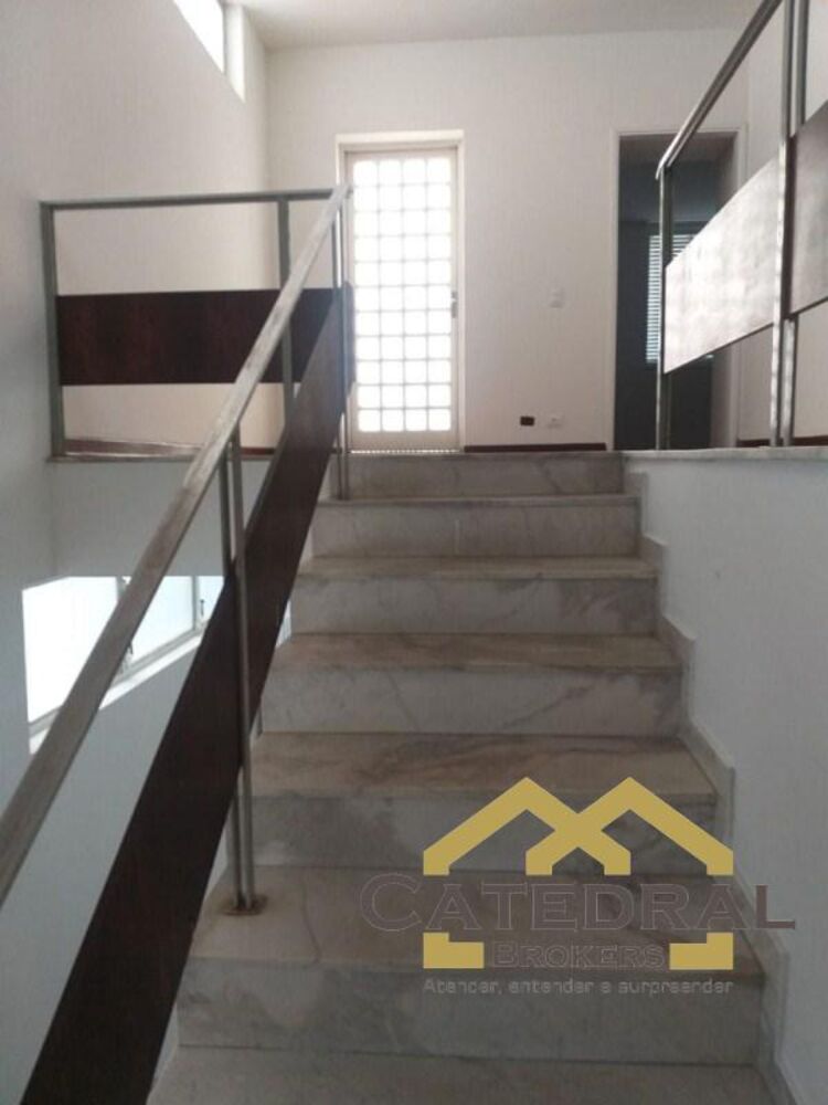 Casa Comercial à venda com 3 quartos, 347m² - Foto 1