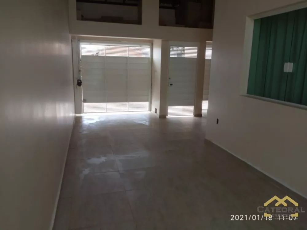 Casa à venda com 3 quartos, 250m² - Foto 3