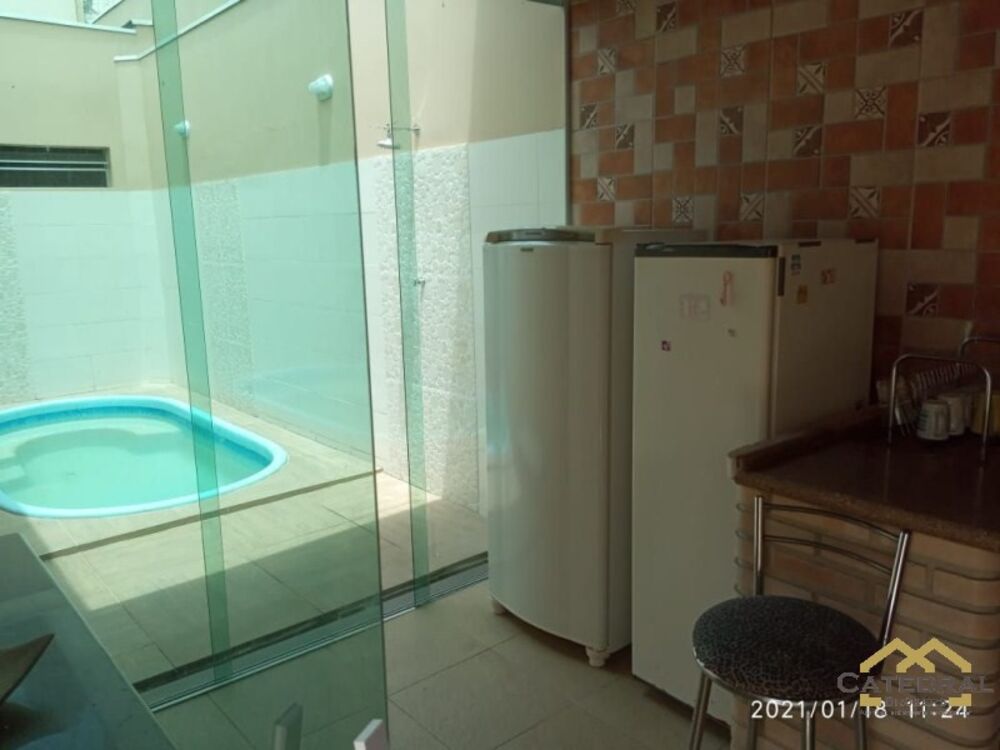 Casa à venda com 3 quartos, 250m² - Foto 5