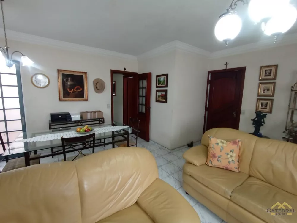 Casa à venda com 3 quartos, 209m² - Foto 2