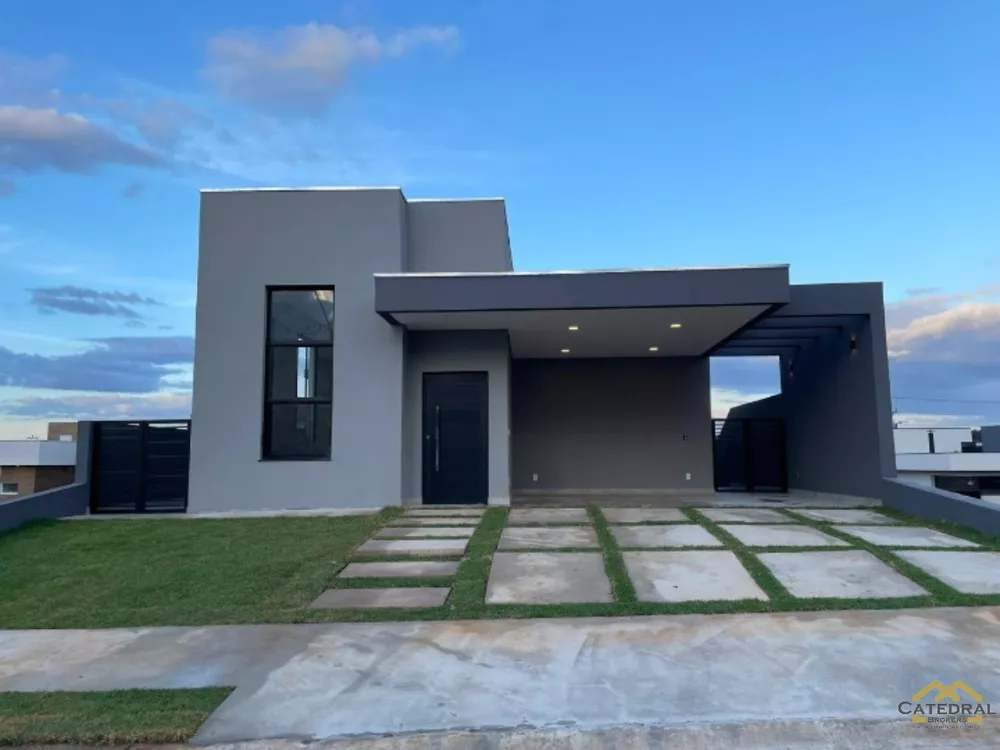 Casa à venda com 3 quartos, 194m² - Foto 1