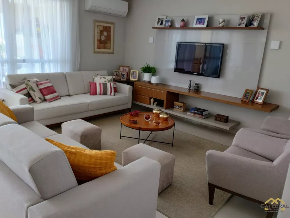 Apartamento à venda com 3 quartos, 163m² - Foto 1