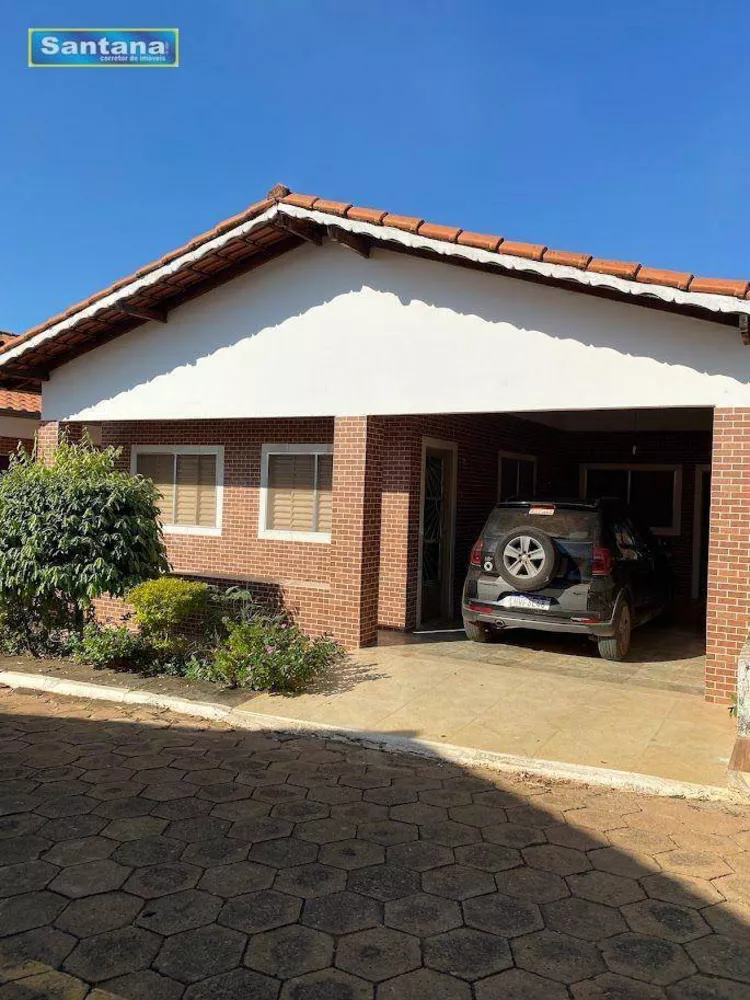 Casa de Condomínio à venda com 4 quartos, 160m² - Foto 2