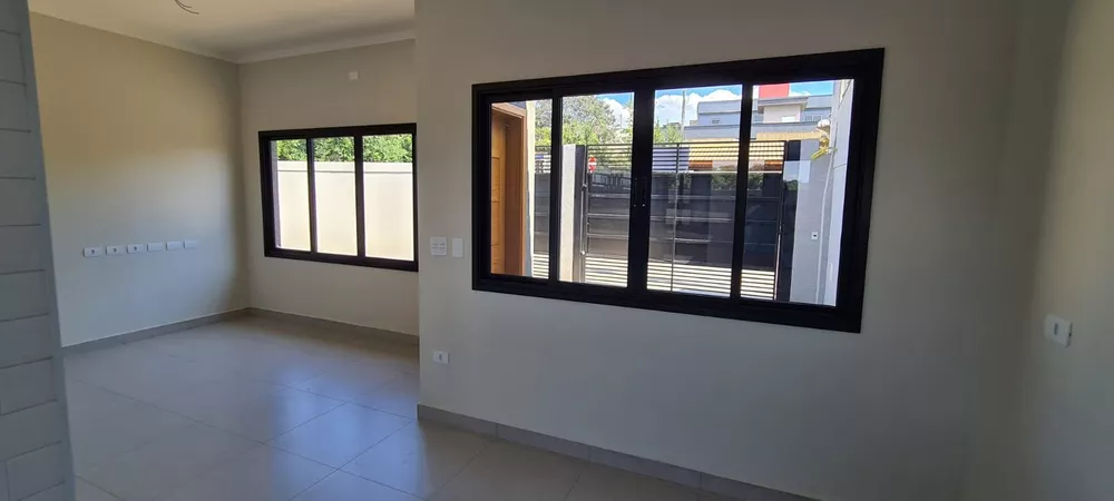 Casa à venda com 2 quartos, 60m² - Foto 1