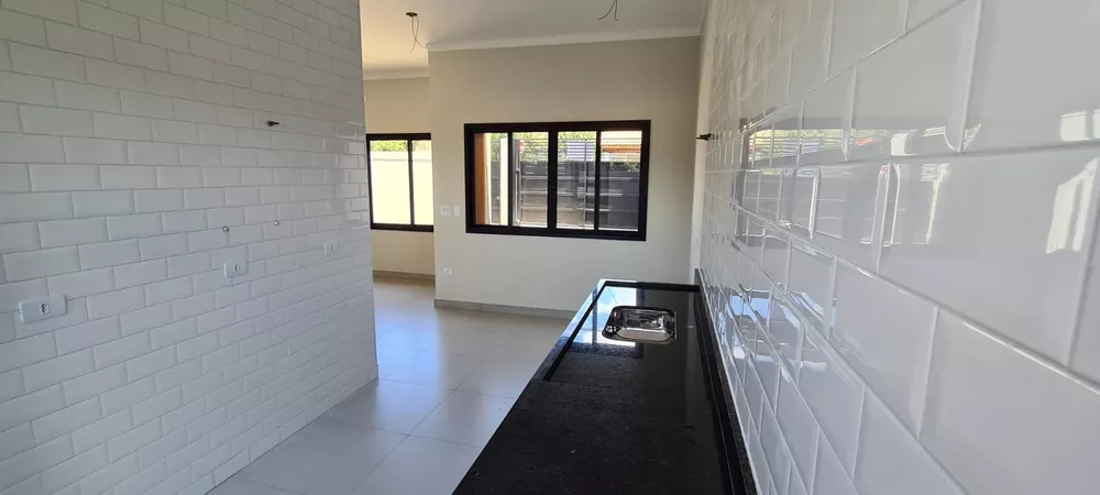 Casa à venda com 2 quartos, 60m² - Foto 4