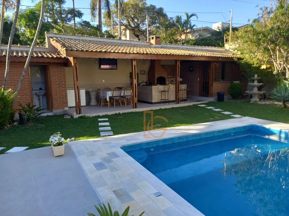 Casa à venda com 3 quartos, 270m² - Foto 1