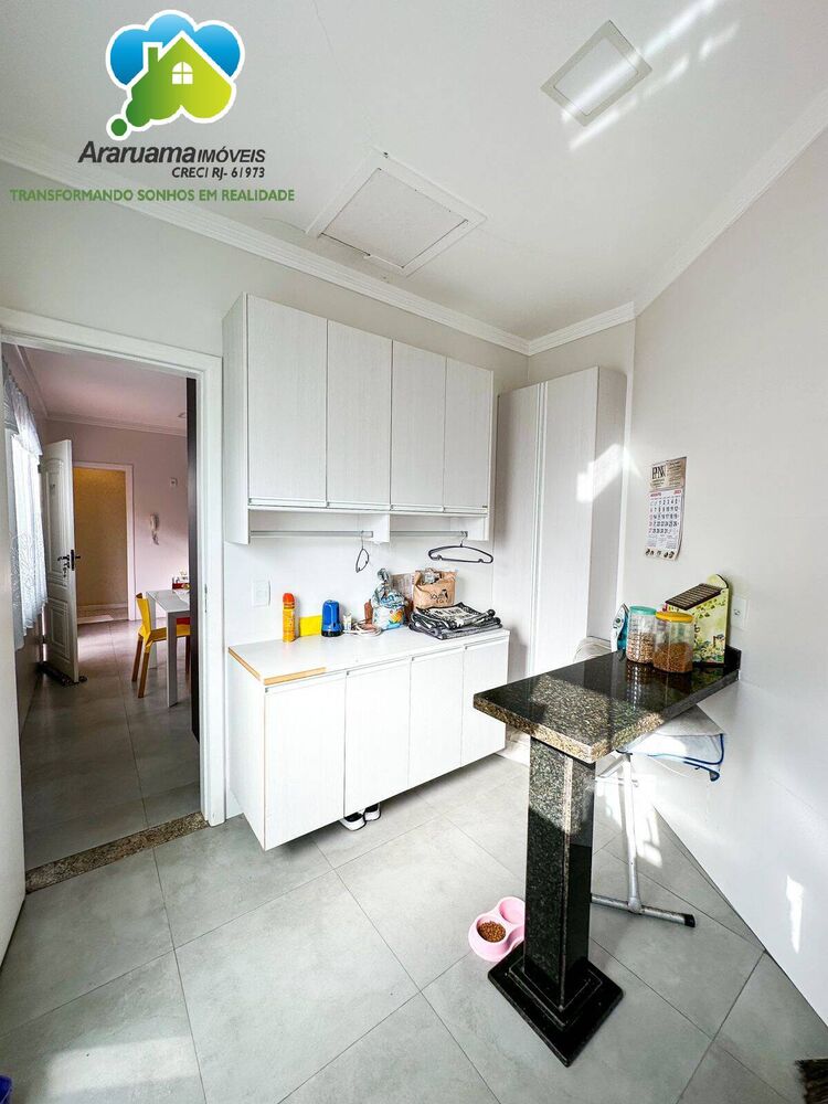 Casa à venda com 3 quartos, 334m² - Foto 13