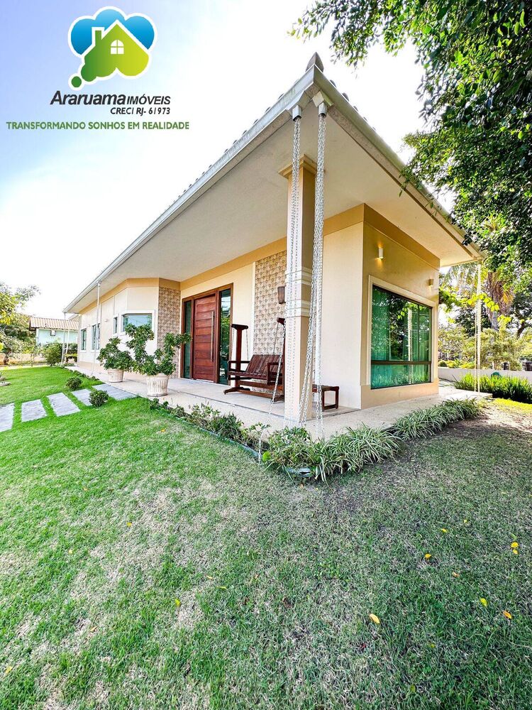 Casa à venda com 3 quartos, 334m² - Foto 1