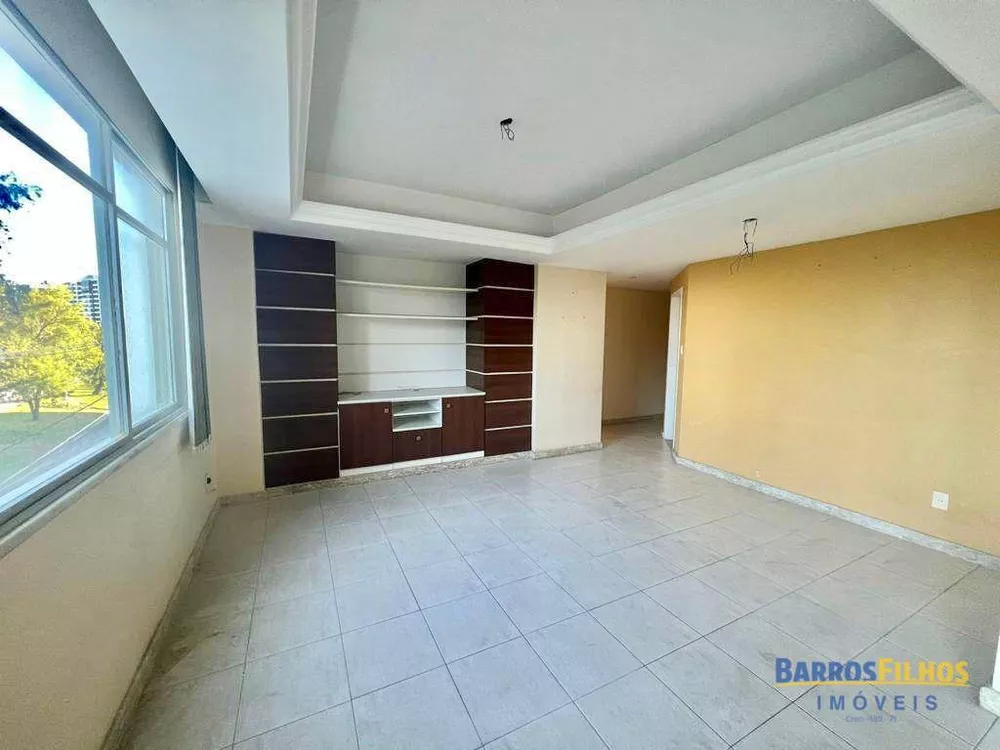 Apartamento à venda com 3 quartos, 156m² - Foto 2