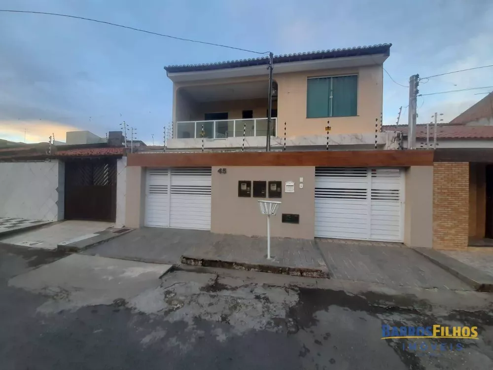 Casa à venda com 3 quartos, 228M2 - Foto 1