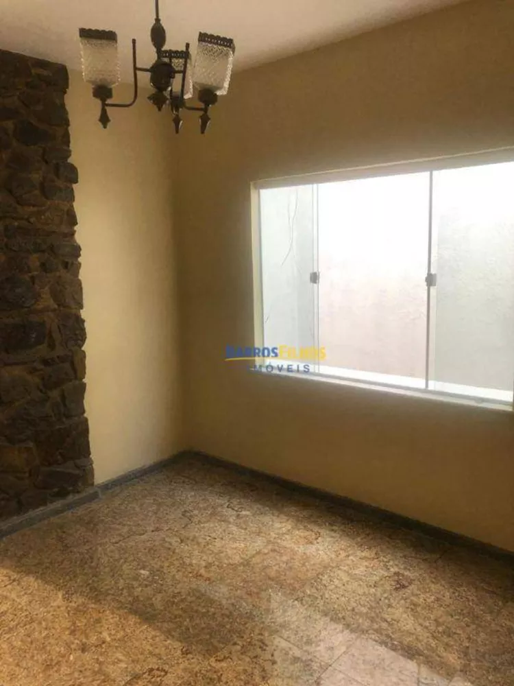 Casa à venda e aluguel com 4 quartos, 200m² - Foto 3