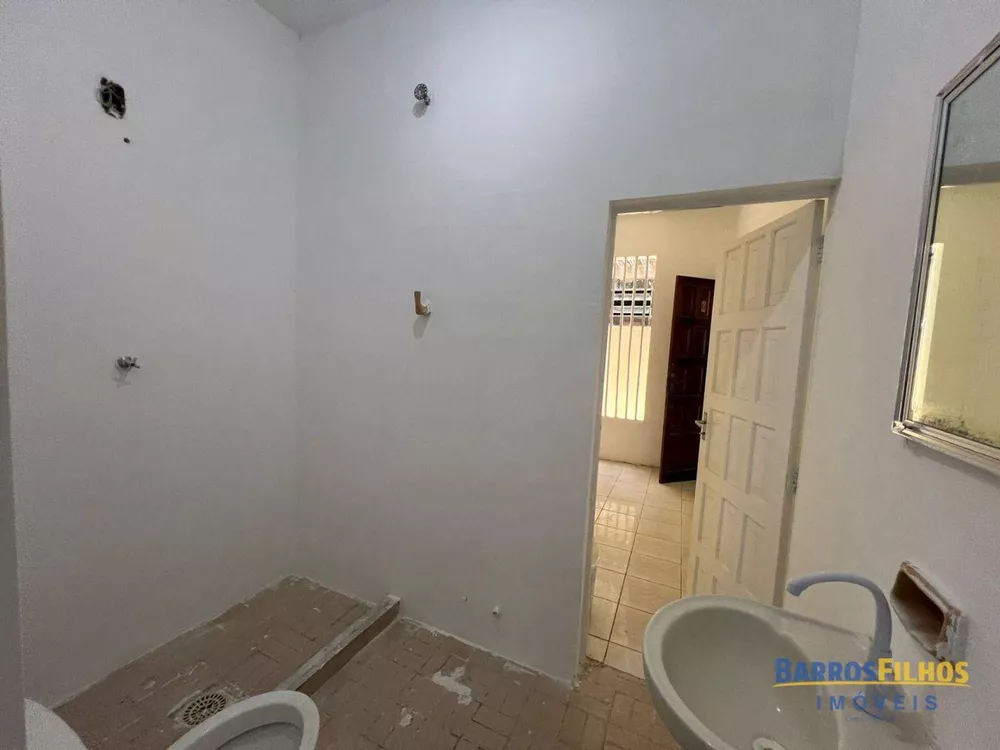 Casa para alugar com 4 quartos, 200m² - Foto 4