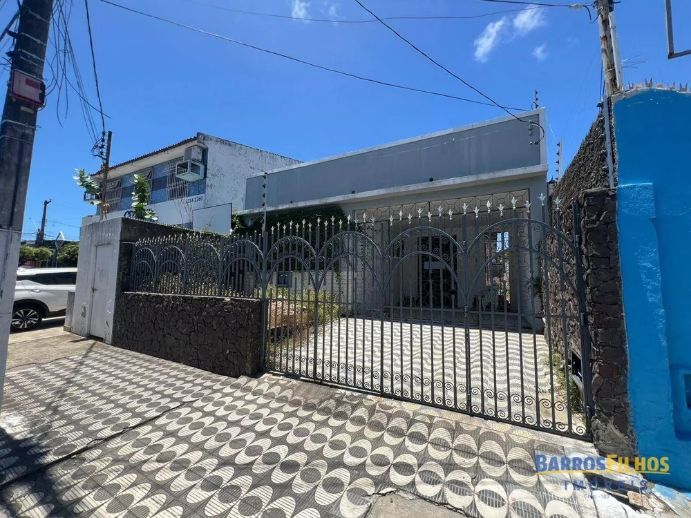 Casa para alugar com 4 quartos, 200m² - Foto 1