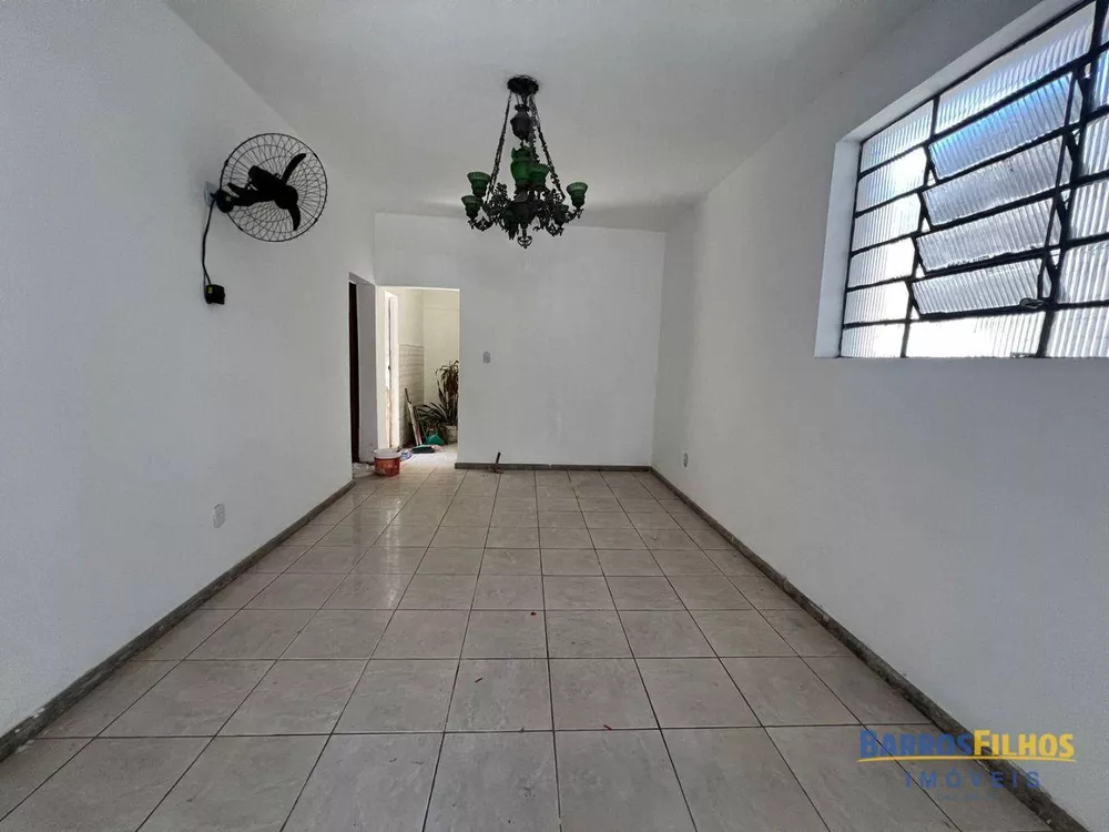 Casa para alugar com 4 quartos, 200m² - Foto 2