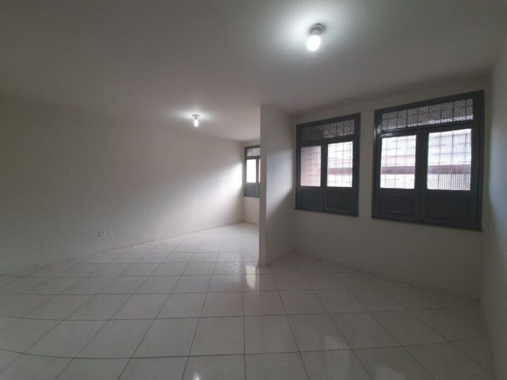 Casa para alugar com 3 quartos, 300m² - Foto 2