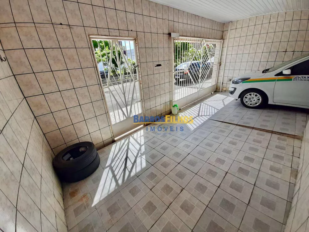 Casa à venda com 4 quartos, 450m² - Foto 2