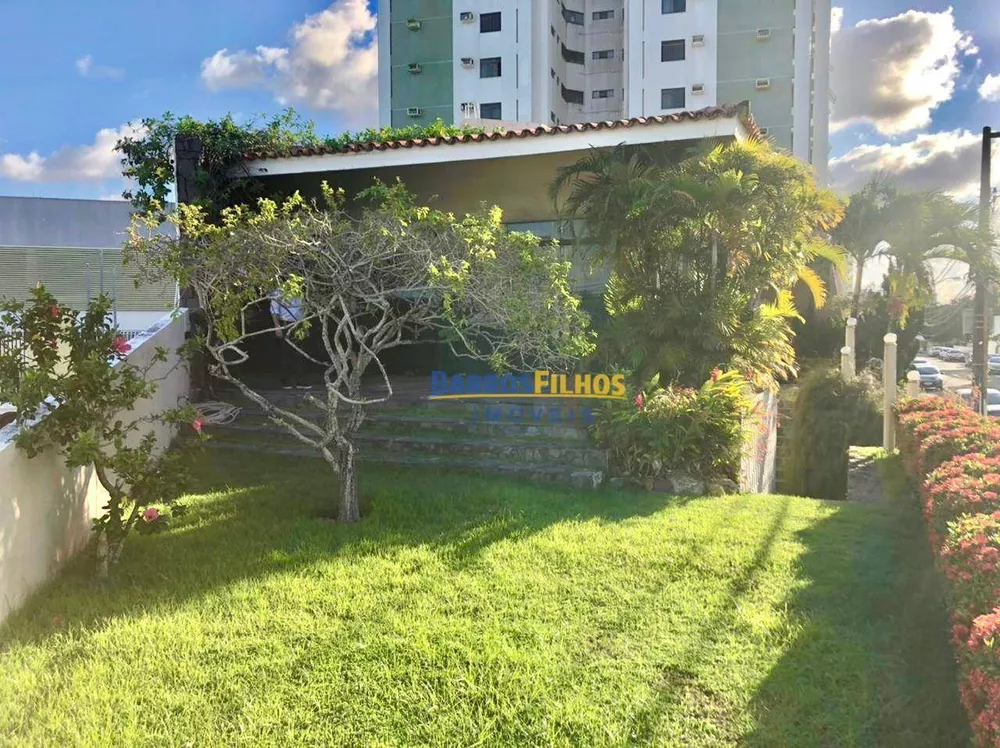 Casa à venda com 3 quartos, 300m² - Foto 2