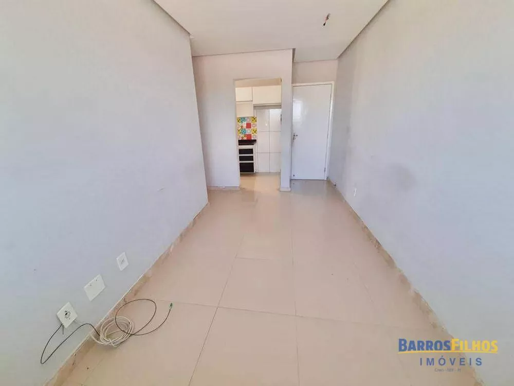 Apartamento à venda com 3 quartos, 50m² - Foto 2