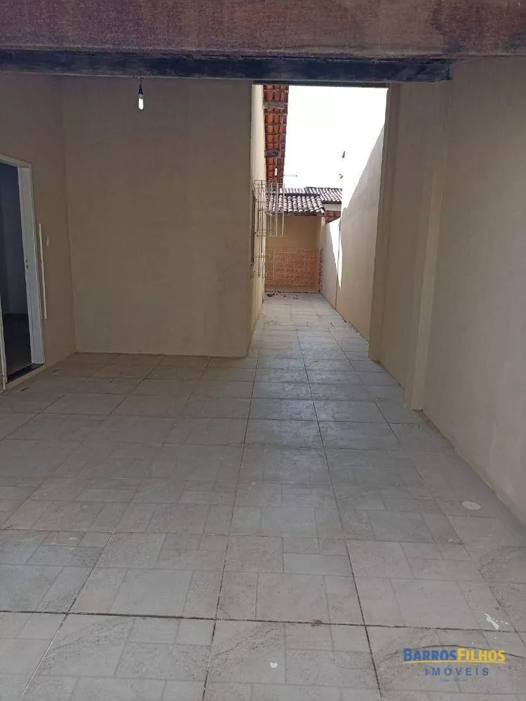 Casa à venda com 2 quartos, 61m² - Foto 4