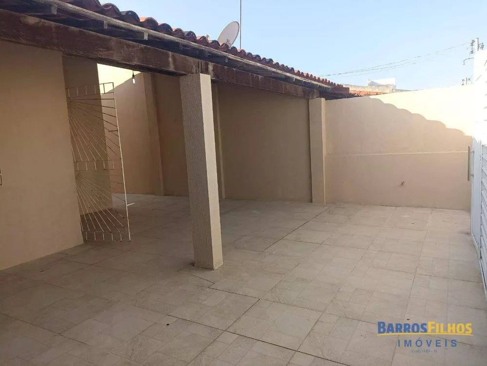 Casa à venda com 2 quartos, 61m² - Foto 2