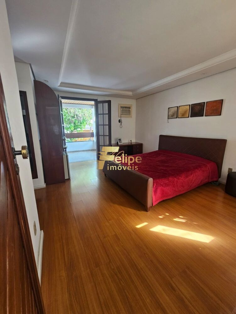 Casa, 3 quartos, 284 m² - Foto 1
