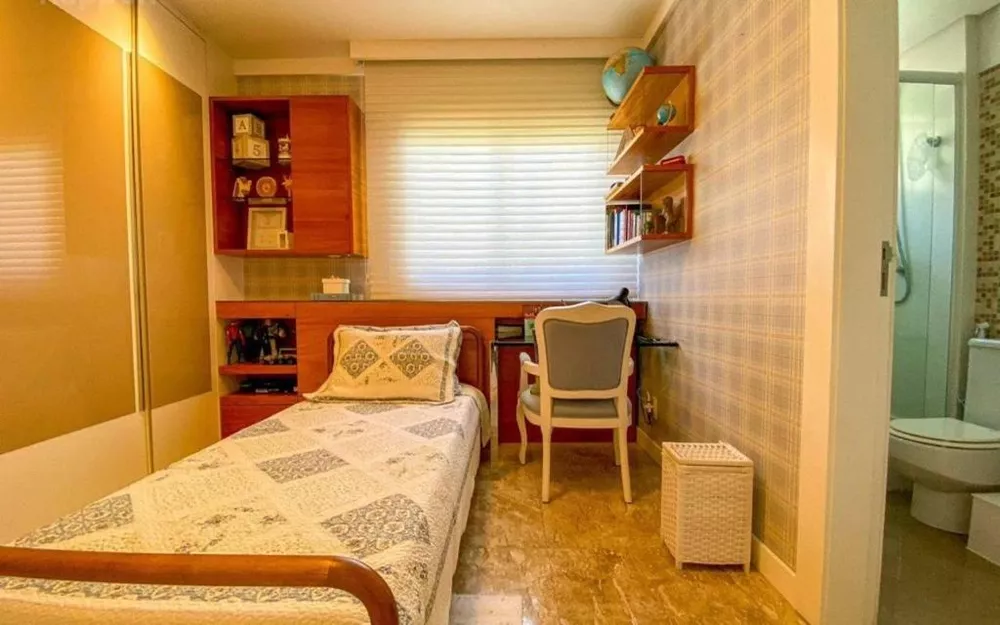 Apartamento à venda com 3 quartos, 180m² - Foto 2