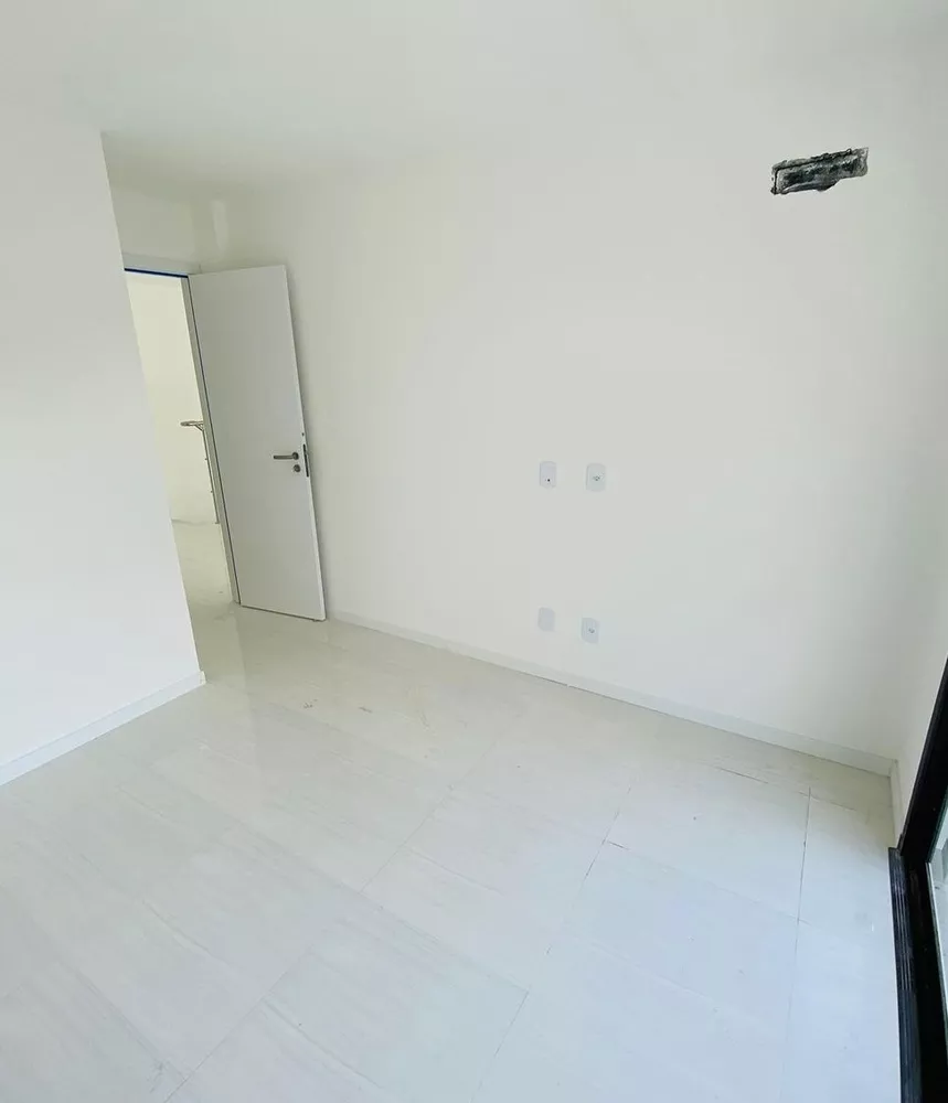 Casa à venda com 3 quartos, 180m² - Foto 2