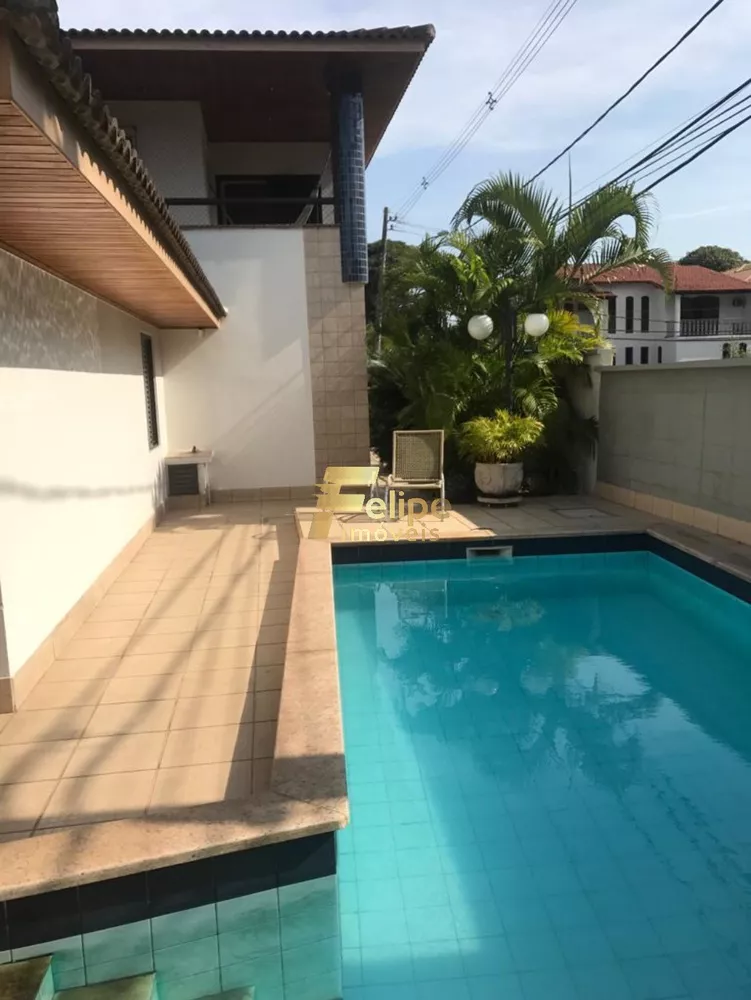 Casa à venda com 7 quartos, 750m² - Foto 1