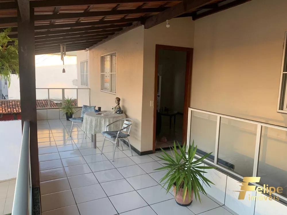 Casa à venda com 6 quartos, 360m² - Foto 2