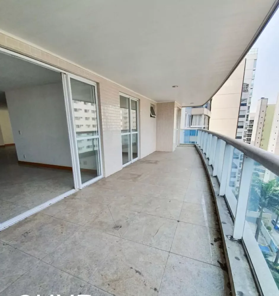 Apartamento à venda com 4 quartos, 217m² - Foto 1