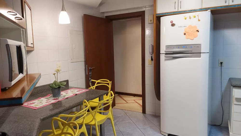 Apartamento à venda com 4 quartos, 214m² - Foto 3