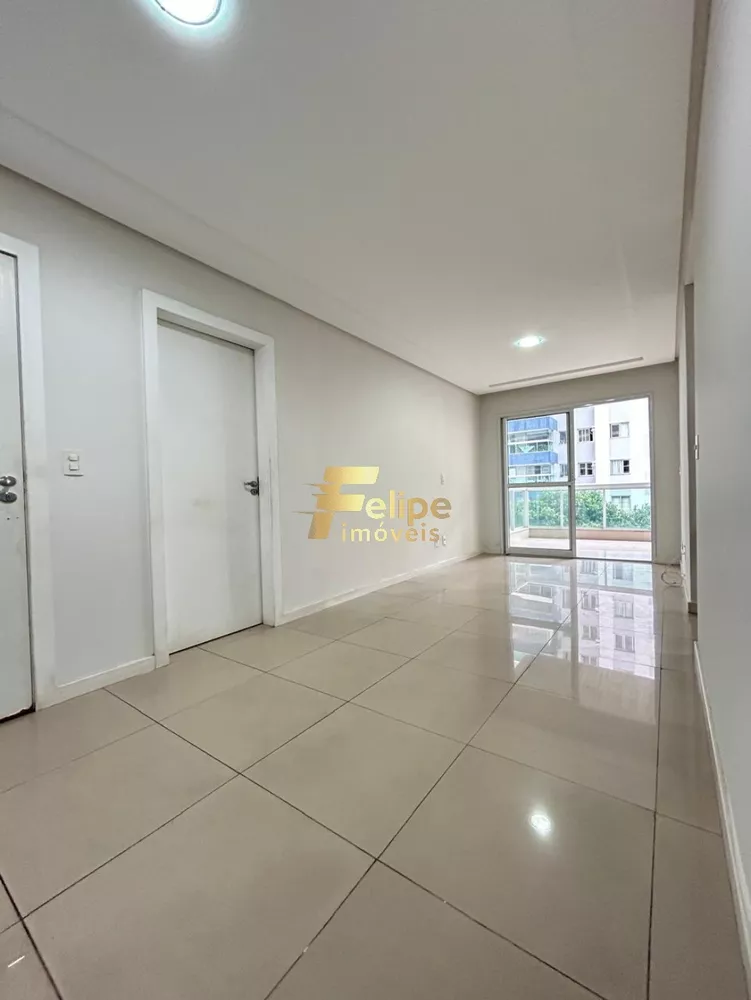 Apartamento à venda com 2 quartos, 75m² - Foto 2