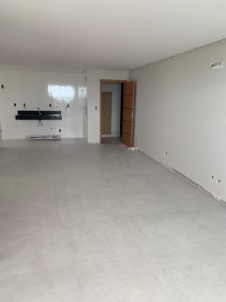 Apartamento à venda com 3 quartos, 97m² - Foto 2