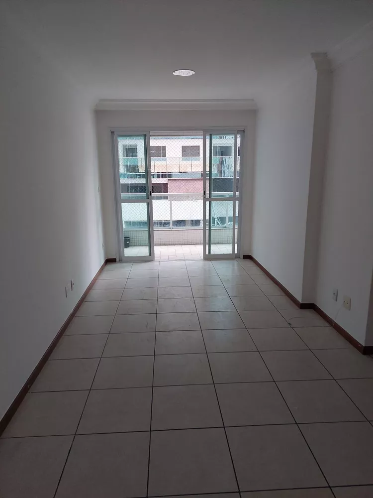 Apartamento à venda com 3 quartos, 130m² - Foto 1