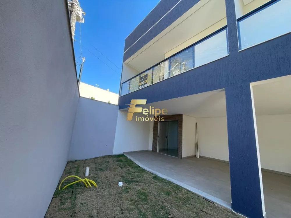 Casa à venda com 3 quartos, 134m² - Foto 1