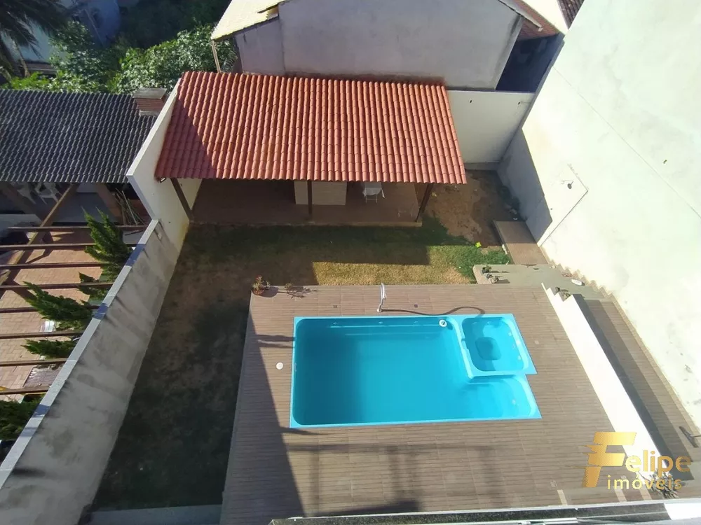 Casa à venda com 3 quartos, 220m² - Foto 2