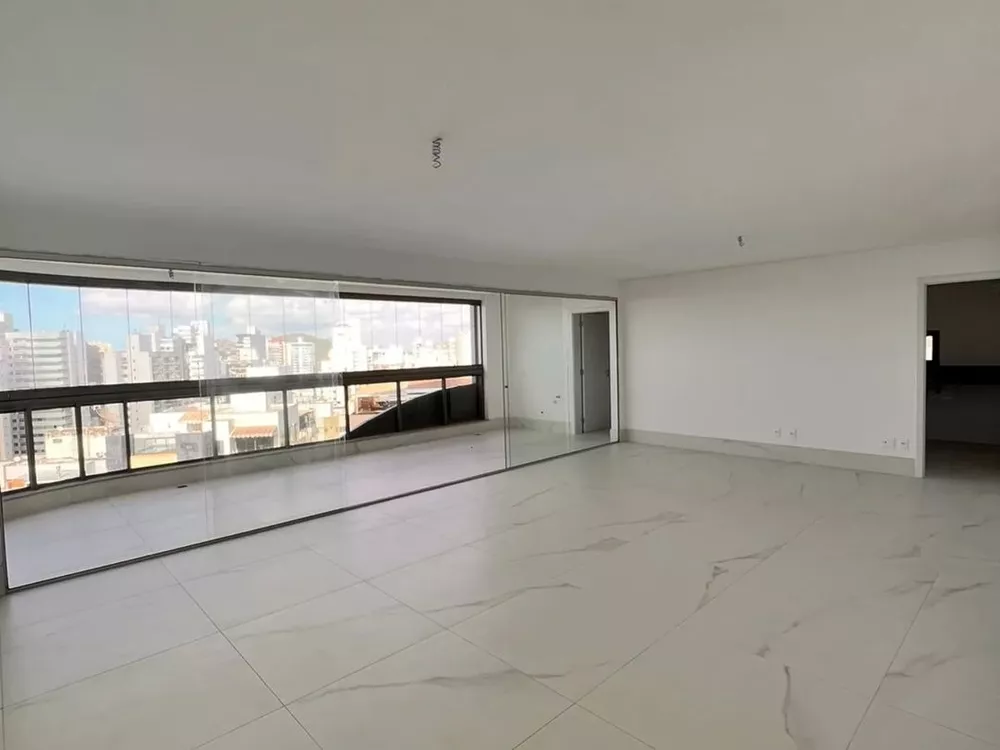 Apartamento à venda com 4 quartos, 226m² - Foto 1