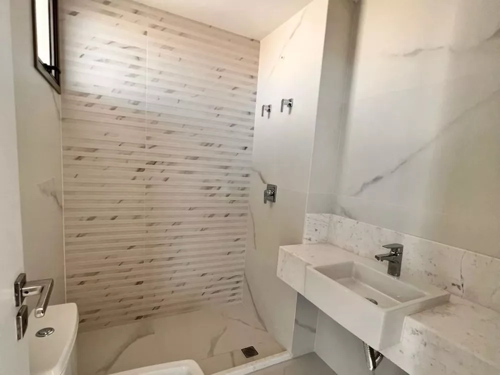 Apartamento à venda com 4 quartos, 226m² - Foto 4