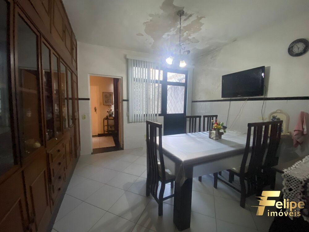 Casa à venda com 3 quartos, 390m² - Foto 2
