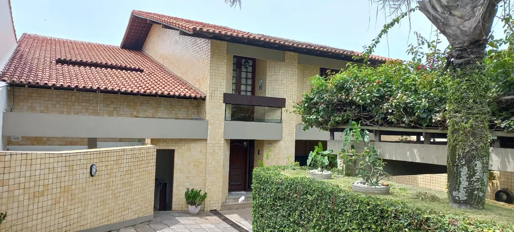 Casa à venda com 4 quartos, 600m² - Foto 1