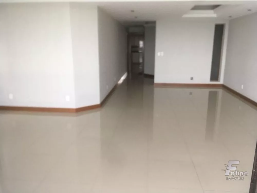 Apartamento à venda com 4 quartos, 220m² - Foto 1