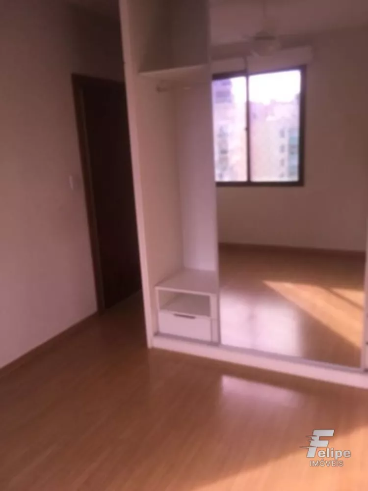 Apartamento à venda com 4 quartos, 220m² - Foto 2