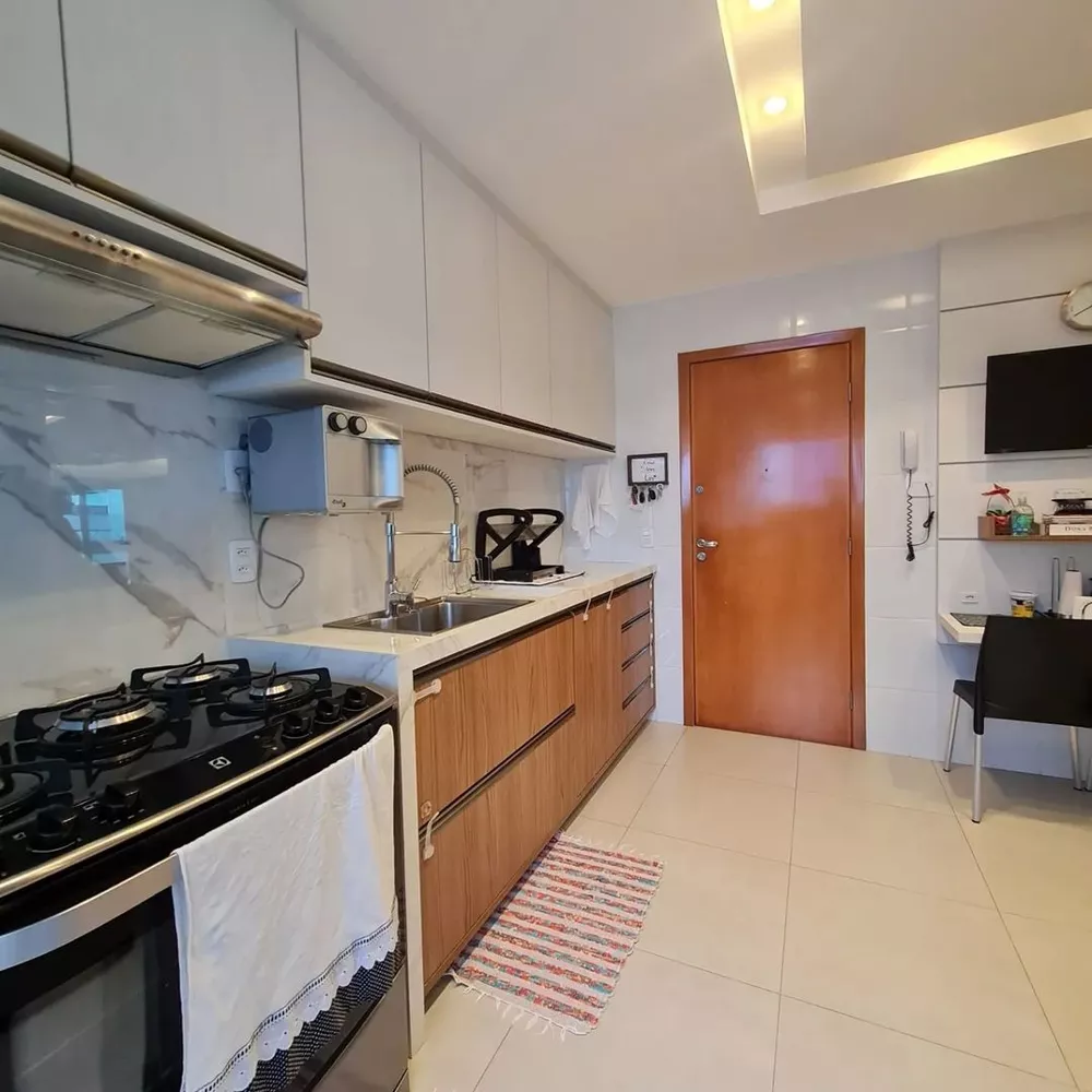 Apartamento à venda com 3 quartos, 143m² - Foto 2