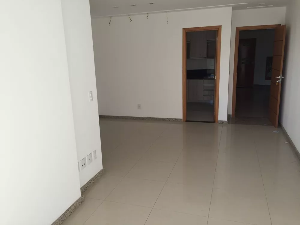 Apartamento à venda com 3 quartos, 97m² - Foto 2