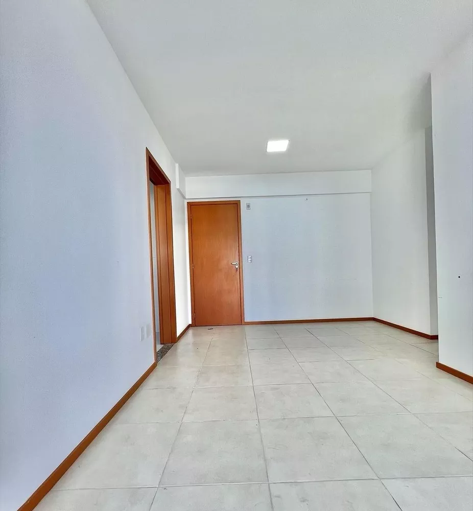 Apartamento à venda com 2 quartos, 65m² - Foto 4