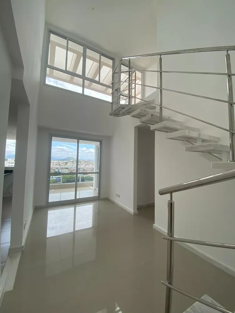 Apartamento à venda com 3 quartos, 131m² - Foto 1