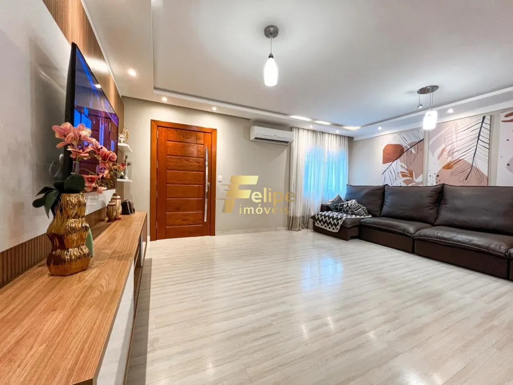 Casa, 5 quartos, 237 m² - Foto 1