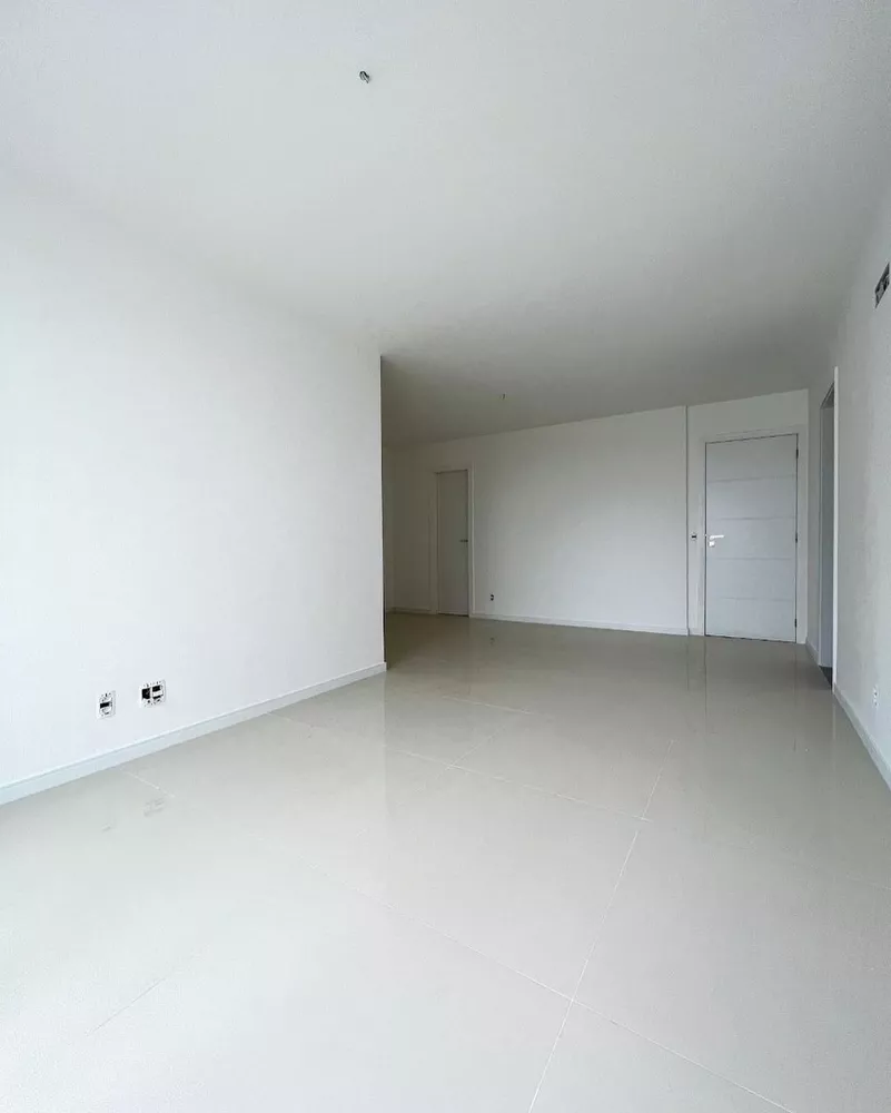 Apartamento à venda com 3 quartos, 124m² - Foto 4