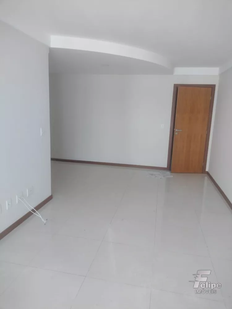 Apartamento à venda com 3 quartos, 137m² - Foto 4